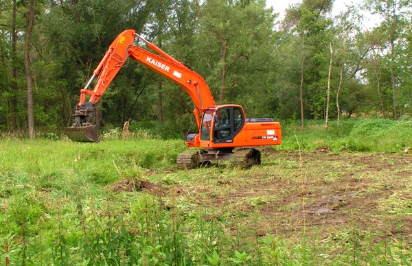 Bagger im Gelände Biberbach